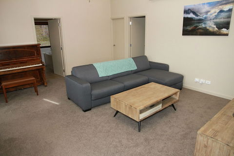 Woollybutt - Accommodation Redcliffe 3