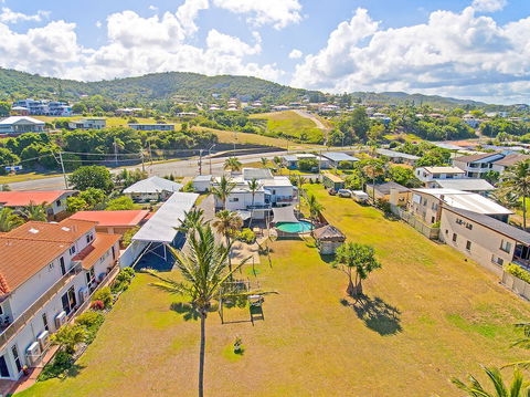 Driftwood On The Beach - Accommodation Redcliffe 1