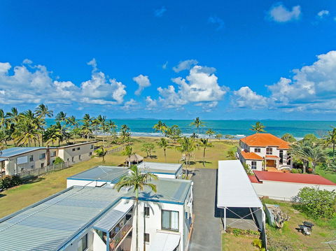 Driftwood On The Beach - Accommodation Redcliffe 0