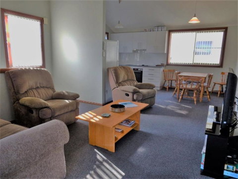 Ocean 1 / 38 Oceans Apartment - Accommodation Redcliffe 2