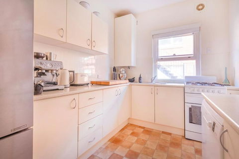 Beautiful Beach Home In Superb Location - Accommodation Redcliffe 5
