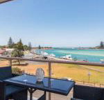 Shoreline 7 with 180 degree water views - Accommodation Redcliffe