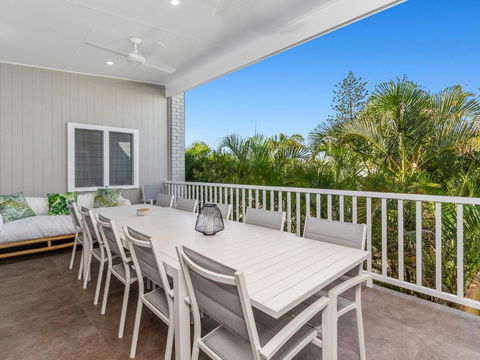 KINGY BEACH HOUSE At 162 - Accommodation Redcliffe 2