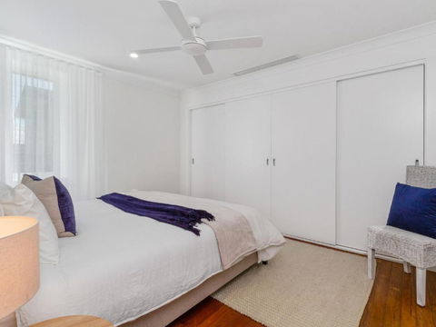 KINGY BEACH HOUSE At 162 - Accommodation Redcliffe 4