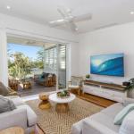 KINGY BEACH HOUSE At 162 - Accommodation Redcliffe 0