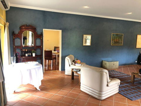 Gundaroo Manor Bed & Breakfast - Accommodation Redcliffe 4