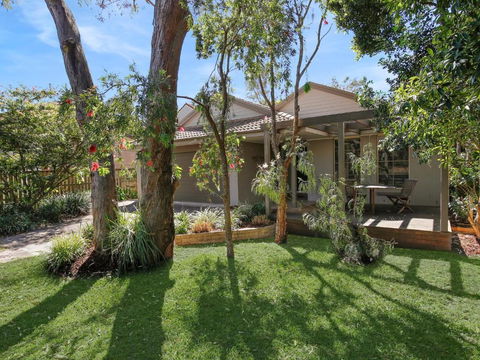 Pet Friendly Beach Home - Accommodation Redcliffe 2