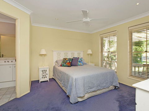Pet Friendly Beach Home - Accommodation Redcliffe 5