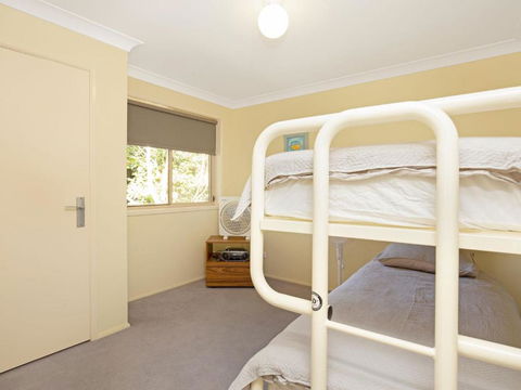 Pet Friendly Beach Home - Accommodation Redcliffe 6