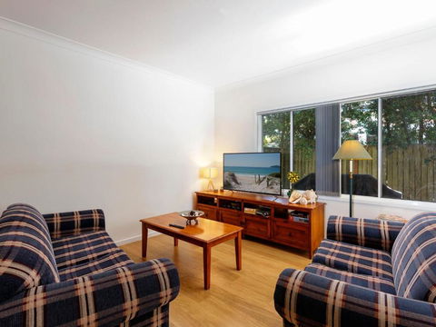Three Bedroom Townhouse - Accommodation Redcliffe 4