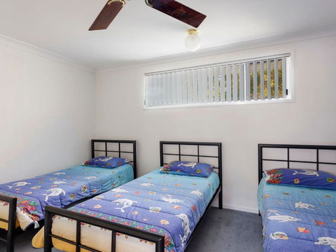 Three Bedroom Townhouse - Accommodation Redcliffe 1