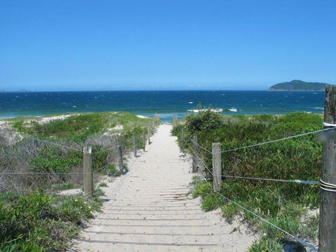 Pet Friendly Summer Cottage - Accommodation Redcliffe 1
