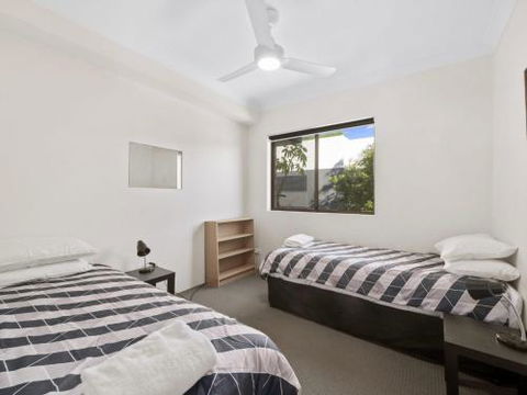 Hawaiian Gardens Unit 22 - Accommodation Redcliffe 3