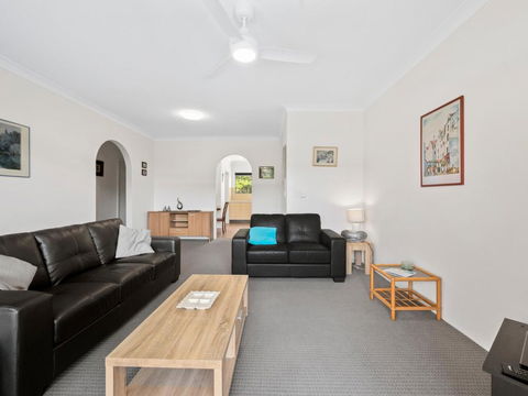 Hawaiian Gardens Unit 22 - Accommodation Redcliffe 1