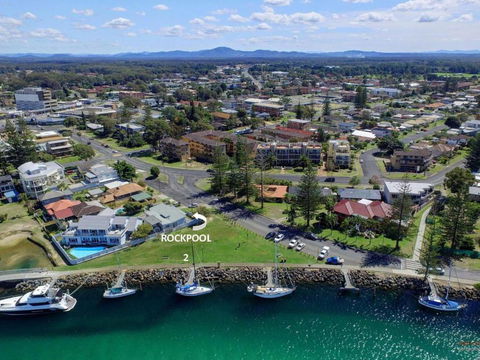 2 Rockpool Road - Accommodation Redcliffe 4