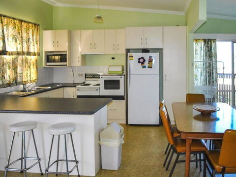 2 Rockpool Road - Accommodation Redcliffe 2