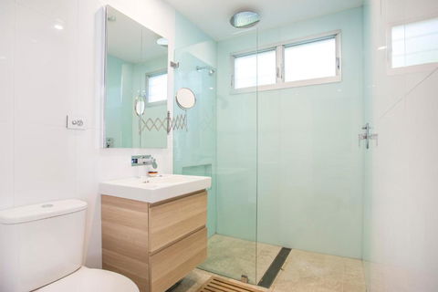 Driftwood Cottage - Accommodation Redcliffe 3