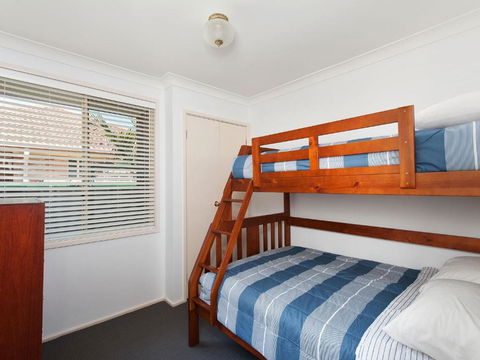 Fingal Waves At Fingal Bay NSW - Accommodation Redcliffe 1