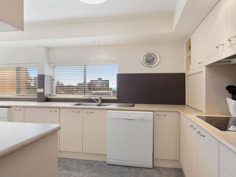 Garden Apartment At Forster Tower - Accommodation Redcliffe 5