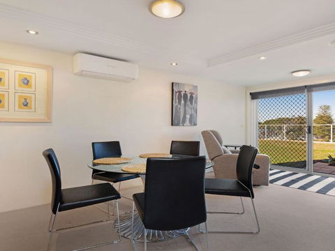 Garden Apartment At Forster Tower - Accommodation Redcliffe 1