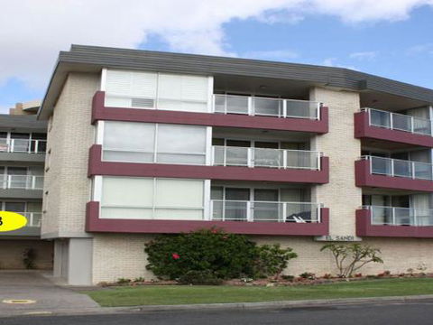 El Sandi 3 On The Beach! - Accommodation Redcliffe 2