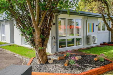 PARADISE COURT VILLA 1 Free Wifi - Accommodation Redcliffe 4