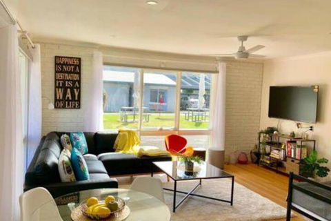 PARADISE COURT VILLA 1 Free Wifi - Accommodation Redcliffe 6