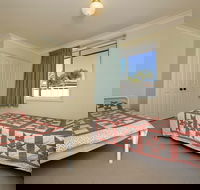Reef Close 1 / 2 - Accommodation Redcliffe