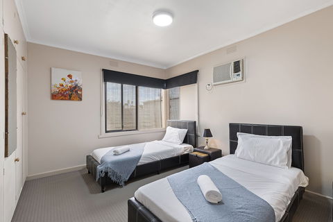 The Gazebo Place - Spacious 4 Bedroom Near Murray River - Accommodation Redcliffe 1