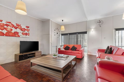 The Gazebo Place - Spacious 4 Bedroom Near Murray River - Accommodation Redcliffe 2