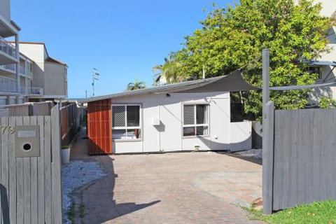 BEACH SHOPS & FABULOUS VACATION HOME! - Accommodation Redcliffe 2