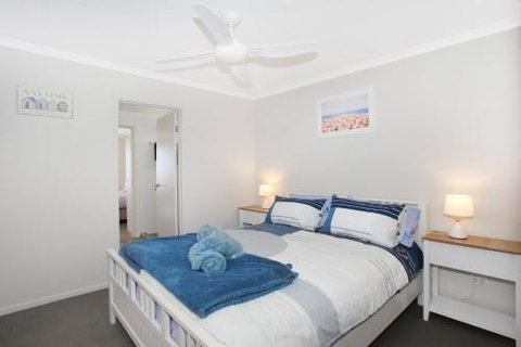 BEACH SHOPS & FABULOUS VACATION HOME! - Accommodation Redcliffe 4