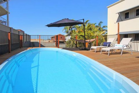 BEACH SHOPS & FABULOUS VACATION HOME! - Accommodation Redcliffe 6