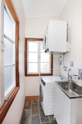 BEACH SHOPS & FABULOUS VACATION HOME! - Accommodation Redcliffe 5