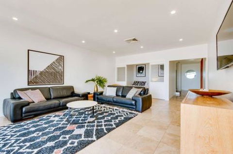 Sapphire Seas Beach House - Accommodation Redcliffe 0