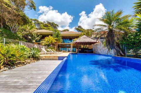 Sapphire Seas Beach House - Accommodation Redcliffe 3