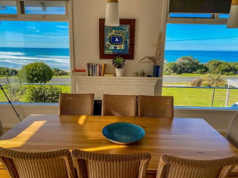 MAVI BEACH HOUSE Beachfront Wifi Views - Accommodation Redcliffe 3