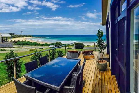 MAVI BEACH HOUSE Beachfront Wifi Views - Accommodation Redcliffe 1