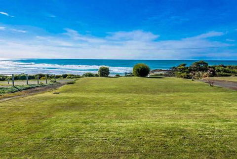 MAVI BEACH HOUSE Beachfront Wifi Views - Accommodation Redcliffe 4