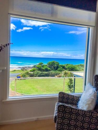 MAVI BEACH HOUSE Beachfront Wifi Views - Accommodation Redcliffe 2