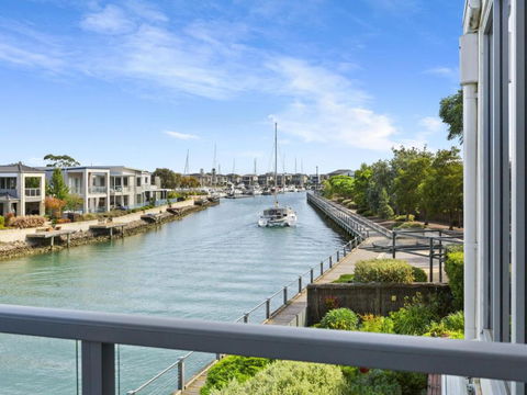 MARINA VIEW - Accommodation Redcliffe 1