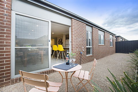 BOUTIQUE STAYS - Carinya - Accommodation Redcliffe 0