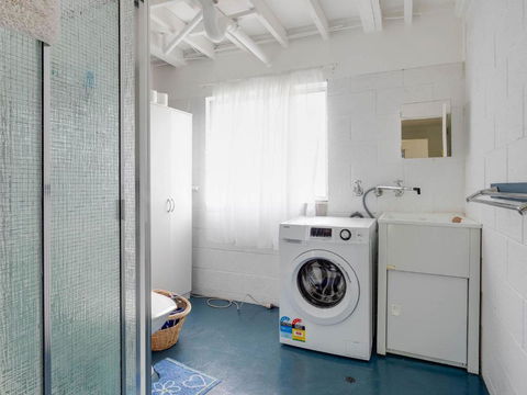 Dolphin Dreaming 16 Dolphin Avenue - Accommodation Redcliffe 3