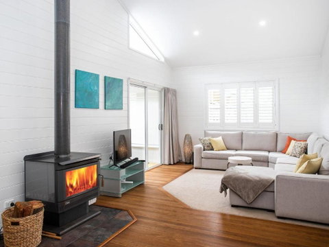 3 Macleay St. Narrawallee - Accommodation Redcliffe 2
