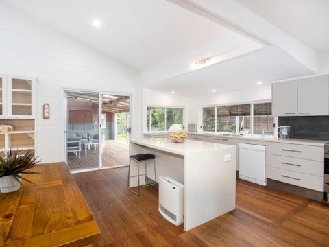 3 Macleay St. Narrawallee - Accommodation Redcliffe 4
