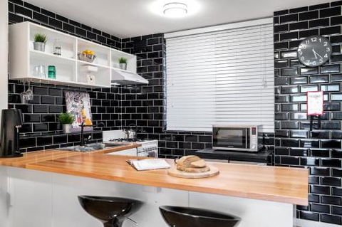 Soho Chic Apartment - Accommodation Redcliffe 3