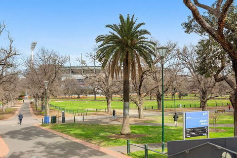 JOLI Directly Opposite MCG - Accommodation Redcliffe 6