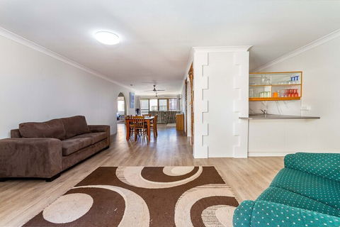Great Location Close To Waterfront Shops Restaurants & Cafes. - Accommodation Redcliffe 6