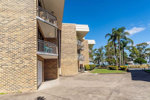 Great Location Close To Waterfront Shops Restaurants & Cafes. - Accommodation Redcliffe 1