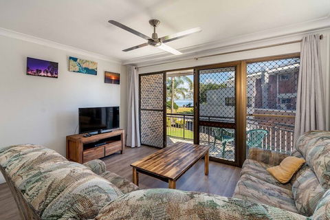 Great Location Close To Waterfront Shops Restaurants & Cafes. - Accommodation Redcliffe 2